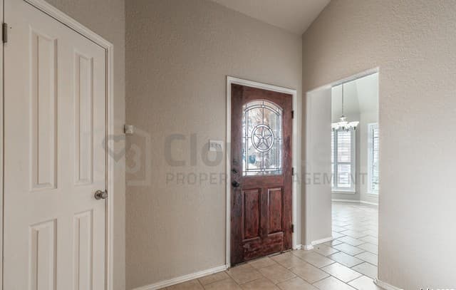 3-bedroom rental at 6711 Morning Shadow Ln in San Antonio, TX — photo 5