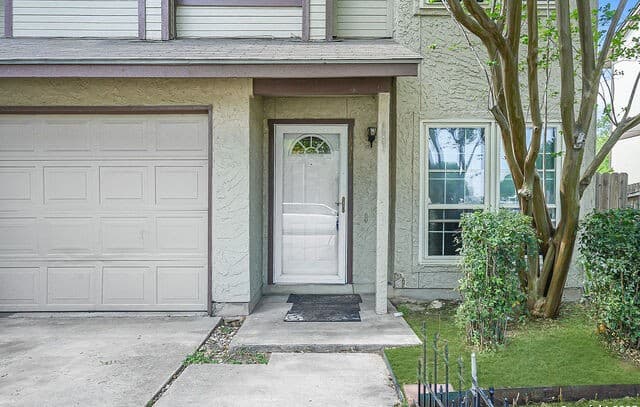3-bedroom rental at 12215 Stoney in San Antonio, TX — photo 3
