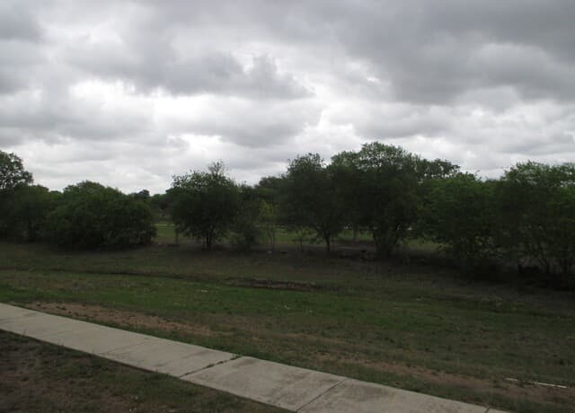 3-bedroom rental at 13530 Bristow Dawn in San Antonio, TX — photo 3