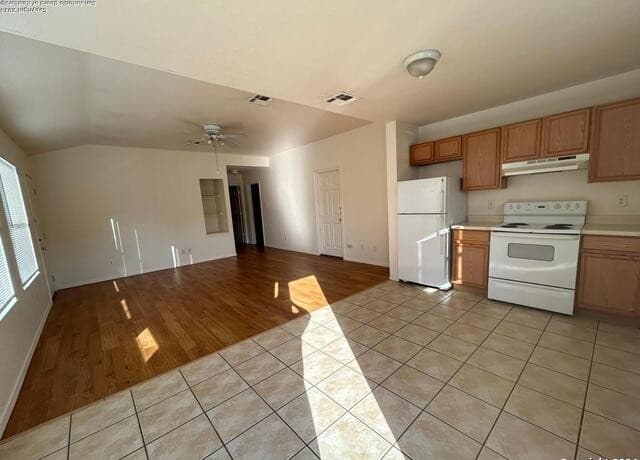2-bedroom rental at 14543 Clovelly Wood in San Antonio, TX — photo 2