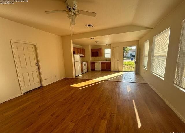 2-bedroom rental at 14543 Clovelly Wood in San Antonio, TX — photo 3
