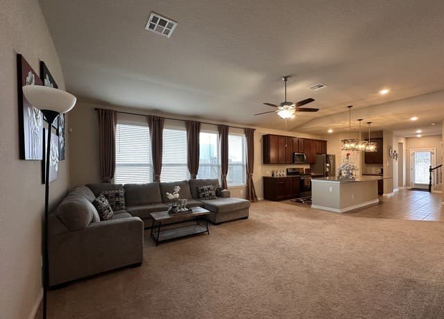4-bedroom rental at 2354 Pesaro Point in San Antonio, TX — photo 3