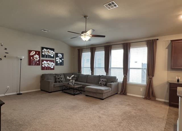 4-bedroom rental at 2354 Pesaro Point in San Antonio, TX — photo 4
