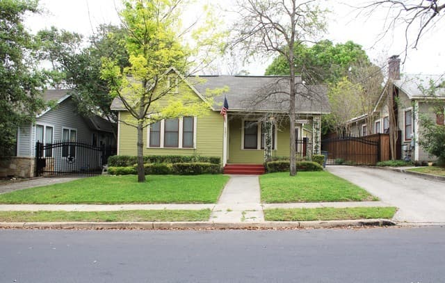 2-bedroom rental at 127 Normandy Ave in Alamo Heights TX