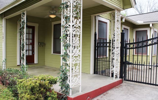 2-bedroom rental at 127 Normandy Ave in Alamo Heights, TX — photo 4