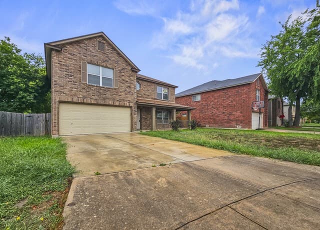 4-bedroom rental at 7618 Barking Crk in San Antonio, TX — photo 2