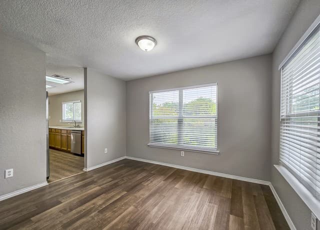 4-bedroom rental at 7618 Barking Crk in San Antonio, TX — photo 3