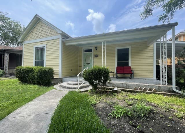 2-bedroom rental at 218 Vance St in San Antonio TX