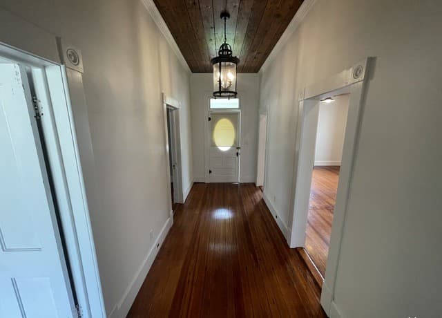 2-bedroom rental at 218 Vance St in San Antonio, TX — photo 2