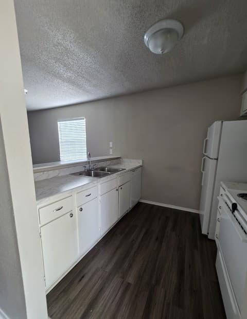 2-bedroom rental at 546 Dukeway Unit 1 in Universal City, TX — photo 2