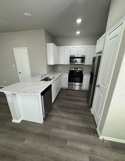 3-bedroom rental at 7818 Shetland Drive Unit 101 in San Antonio, TX — photo 2