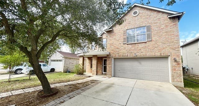 5-bedroom rental at 11155 Acuff Sta in San Antonio, TX — photo 2