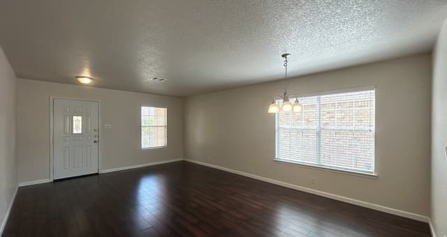 5-bedroom rental at 11155 Acuff Sta in San Antonio, TX — photo 4