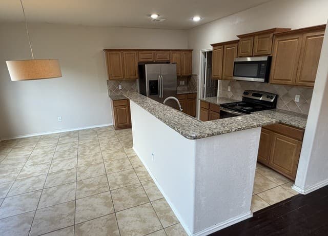 3-bedroom rental at 1323 Pinnacle Fls in San Antonio, TX — photo 5