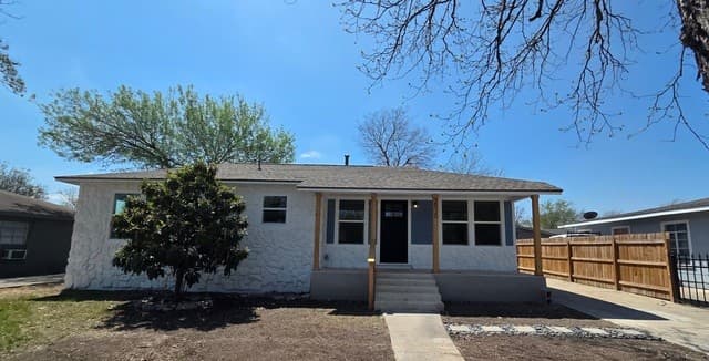 3-bedroom rental at 2530 W Woodlawn in San Antonio TX