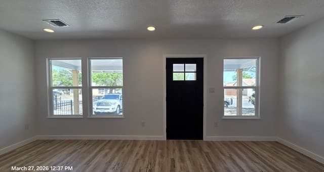 3-bedroom rental at 2530 W Woodlawn in San Antonio, TX — photo 3
