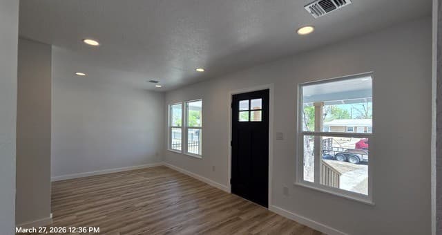 3-bedroom rental at 2530 W Woodlawn in San Antonio, TX — photo 4
