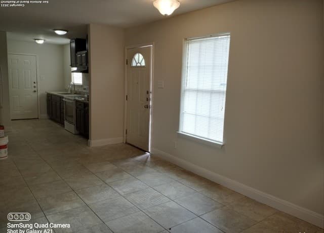 2-bedroom rental at 601 Coleman Unit 1 in San Antonio, TX — photo 3