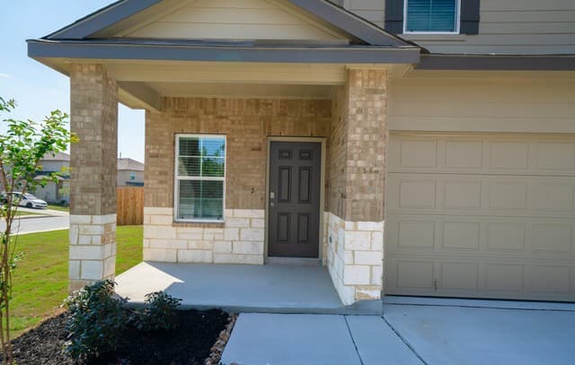 5-bedroom rental at 111 Sabine Gull in San Antonio, TX — photo 3