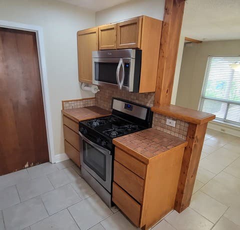 4-bedroom rental at 1922 Oakline Dr in San Antonio, TX — photo 5