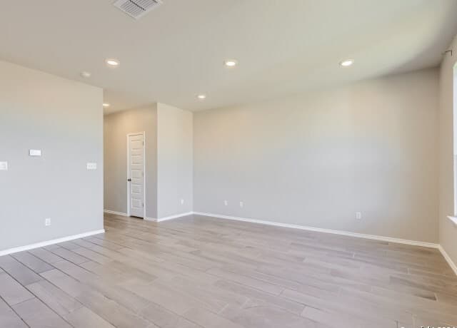 3-bedroom rental at 3331 Rosita Way in San Antonio, TX — photo 4