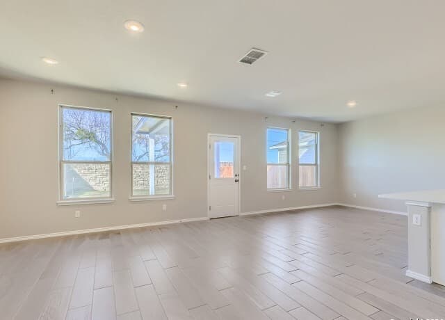 3-bedroom rental at 3331 Rosita Way in San Antonio, TX — photo 5