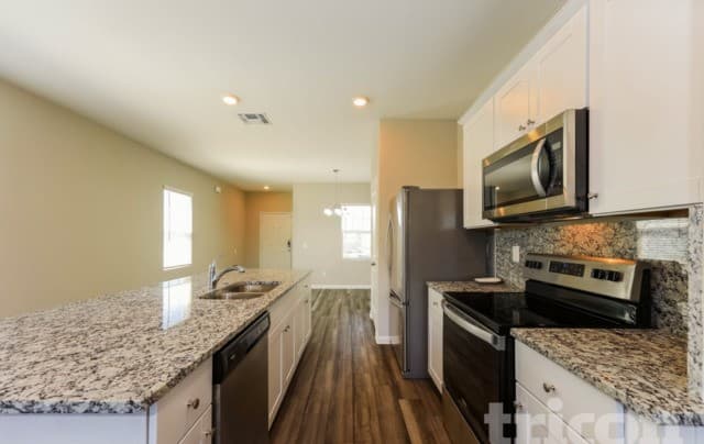 3-bedroom rental at 7435 Guadalupe Peak in San Antonio, TX — photo 3