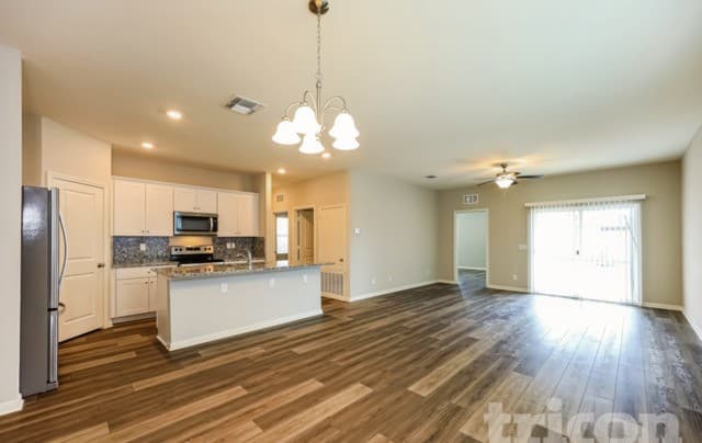 3-bedroom rental at 7410 Boa Hollow in San Antonio, TX — photo 2