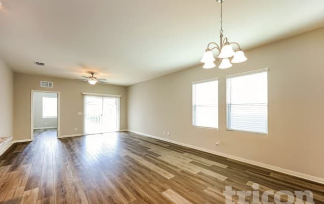 3-bedroom rental at 7410 Boa Hollow in San Antonio, TX — photo 3