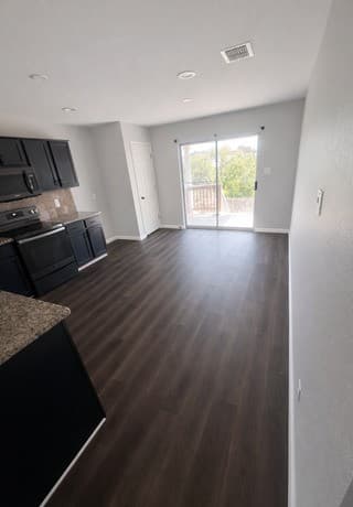 5-bedroom rental at 7334 Blazar Way in San Antonio, TX — photo 4