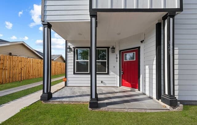 3-bedroom rental at 323 Gabriel Unit 101 in San Antonio, TX — photo 3
