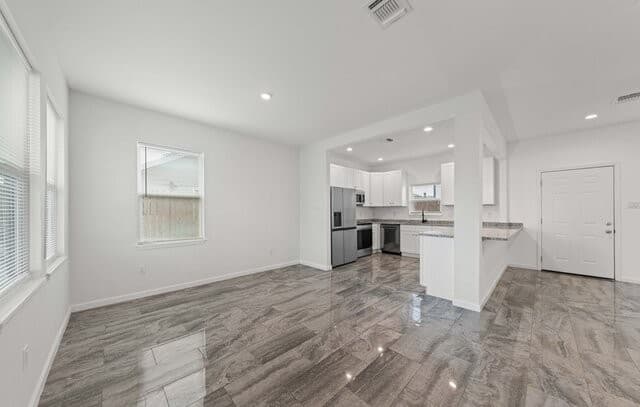 3-bedroom rental at 323 Gabriel Unit 101 in San Antonio, TX — photo 4