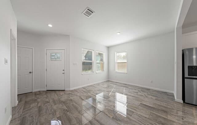 3-bedroom rental at 323 Gabriel Unit 101 in San Antonio, TX — photo 5