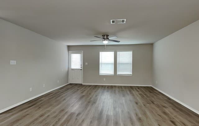 3-bedroom rental at 9727 Marbach in San Antonio, TX — photo 2