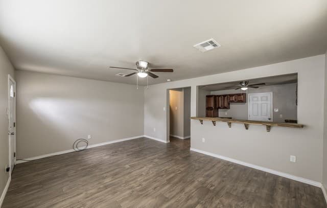 2-bedroom rental at 1608 Avenue J in Hondo, TX — photo 3
