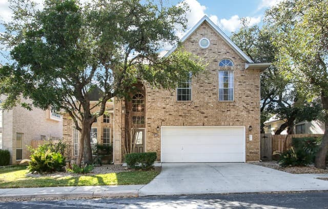 3-bedroom rental at 6438 Lost Holly in San Antonio, TX — photo 2