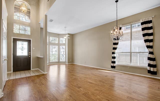 3-bedroom rental at 6438 Lost Holly in San Antonio, TX — photo 4