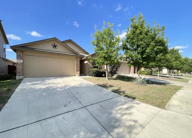 3-bedroom rental at 14047 Cremello Fls in San Antonio, TX — photo 2