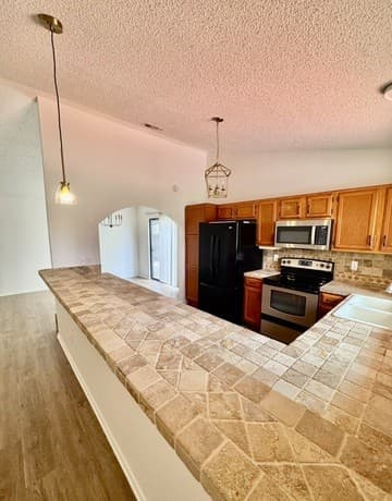 3-bedroom rental at 6608 Honey Hl in San Antonio, TX — photo 4