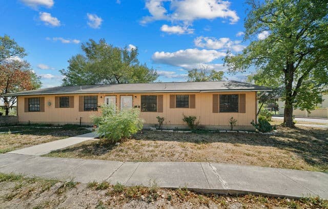 2-bedroom rental at 206 Bexar Dr in San Antonio TX