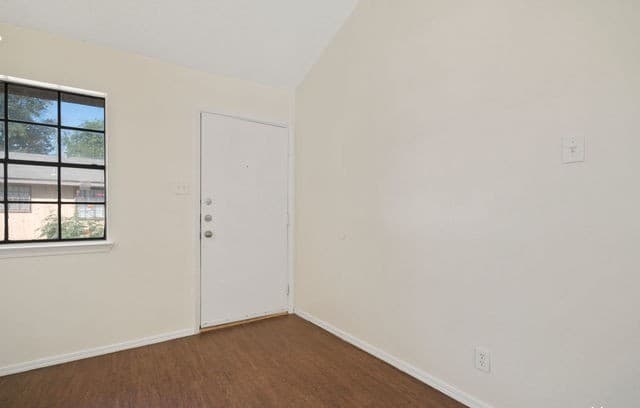 2-bedroom rental at 206 Bexar Dr in San Antonio, TX — photo 5