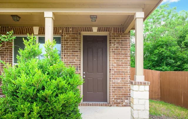 3-bedroom rental at 11014 Colt Isle in San Antonio, TX — photo 4