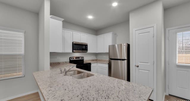 3-bedroom rental at 9034 Glen Shadow Unit 33 in San Antonio, TX — photo 3
