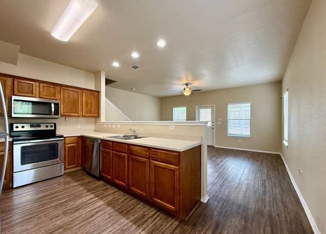 3-bedroom rental at 5807 Golf Bend Unit 2 in San Antonio, TX — photo 2