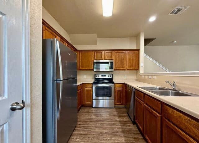 3-bedroom rental at 5807 Golf Bend Unit 2 in San Antonio, TX — photo 3