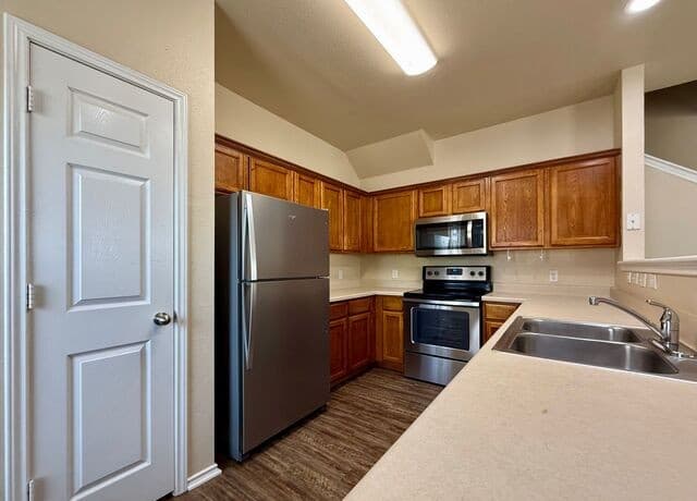 3-bedroom rental at 5807 Golf Bend Unit 2 in San Antonio, TX — photo 4