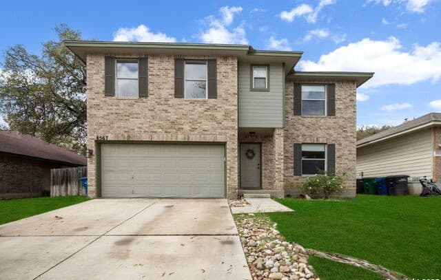 3-bedroom rental at 8567 Timber Lodge in San Antonio, TX — photo 2