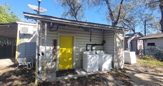 1-bedroom rental at 128 Saint Francis Unit 3 in San Antonio TX