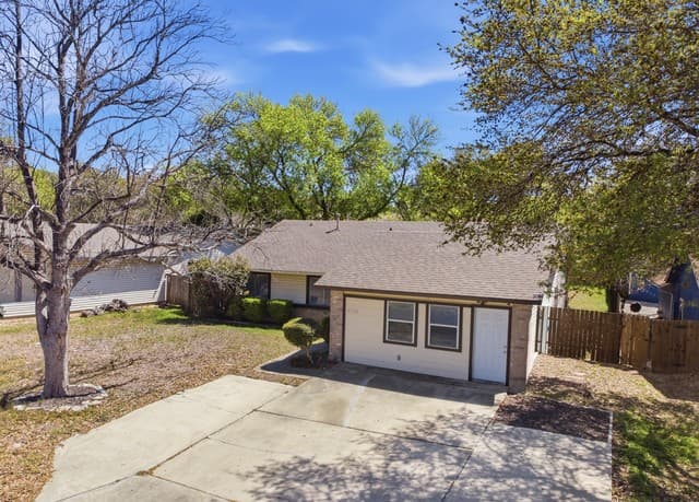 5-bedroom rental at 5722 Misty Gln in San Antonio TX
