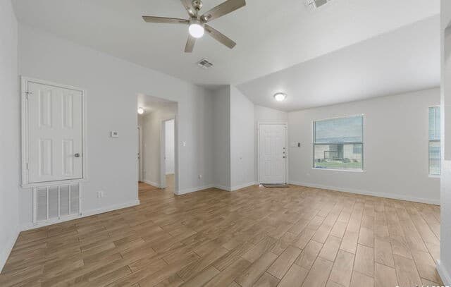 2-bedroom rental at 14532 Clovelly Wood in San Antonio, TX — photo 3